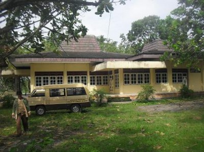 Buperkepurun_joglo3